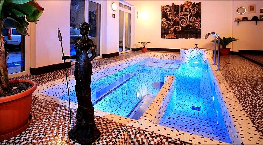 Design your mosaic pool art to your own taste.- Tervezze meg vegmozaik medencjt izlse szerint!